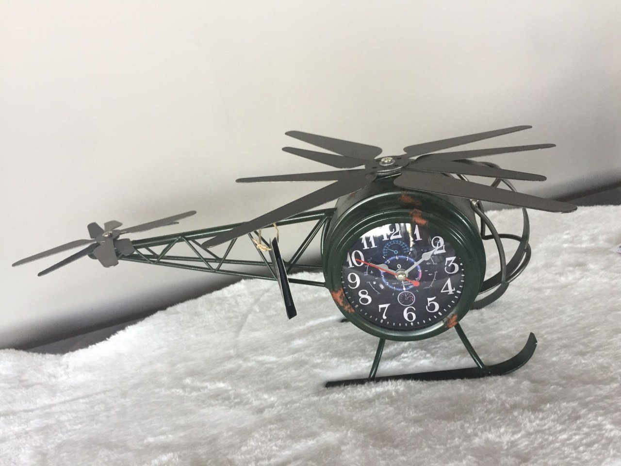 YEŞİL HELİKOPTER ÇİFT TARAFLI DEKORATİF MASA SAATİ